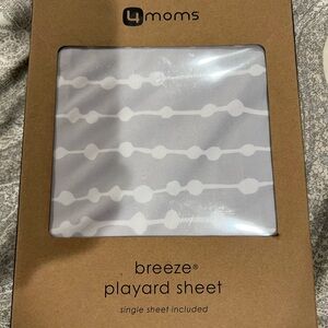 4moms Breeze Playard Sheet - Gray and White